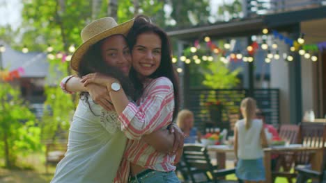 Portrait-of-Two-Beautiful-Girls-Hugging-and-Smiling.-Best-Friends-Embrace-and-Have-Fun-on-a-Summer-Day.-In-Slow-Motion.