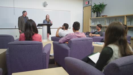 A-student-enthusiastically-gives-a-speech-in-class