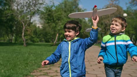 Little-Friends-Playing-in-Park