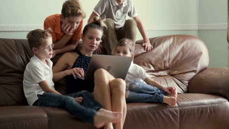 Mother-with-sons-watches-movie-at-laptop-at-home