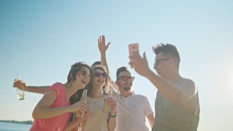 Young-People-Making-a-Selfie-on-the-Beach