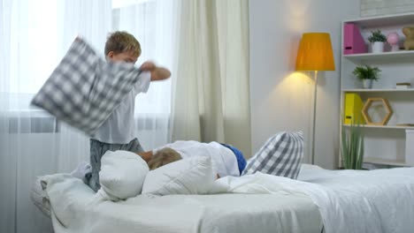 Having-Pillow-Fight-on-Bed