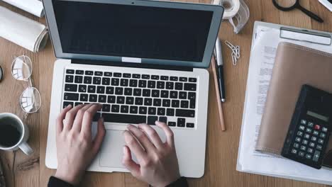 Business-woman-using-laptop-computer