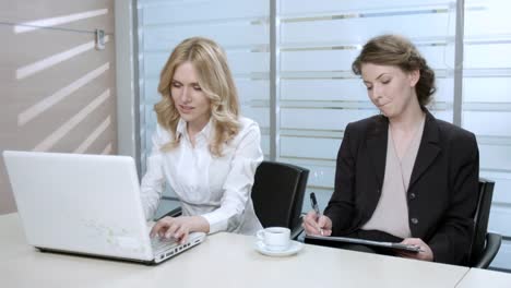 Woman-typing-on-the-computer.