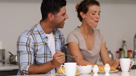 Couple-chatting-and-having-breakfast-together