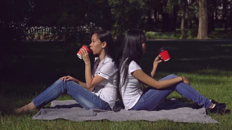 Coffee-break-outdoor-in-spring