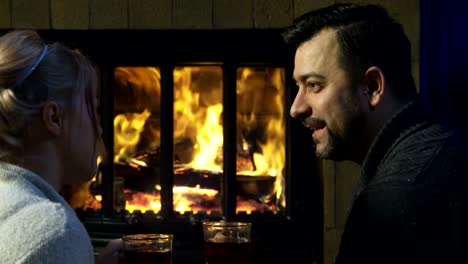 Romantic-couple-relaxing-in-front-of-a-fire