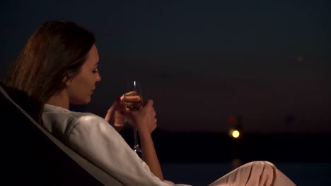 Beautiful-girl-is-drinking-champagne-in-the-evening-outdoors