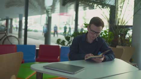 Student-is-reading-the-book-in-the-library