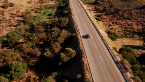 Hipster-friends-carefree-in-vintage-convertible-car-during-road-trip