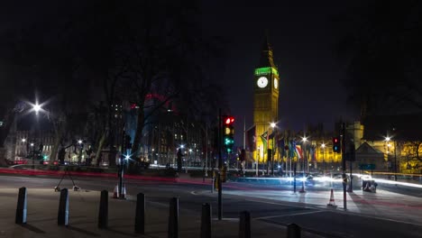 Zeitraffer-4K-des-Verkehrs-vor-Big-Ben-in-der-Nacht