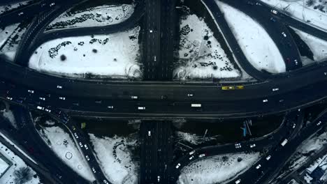 Straße-Autobahn-Schuss-aus-den-oberen-Punkt-mit-Hilfe-der-Drohnen