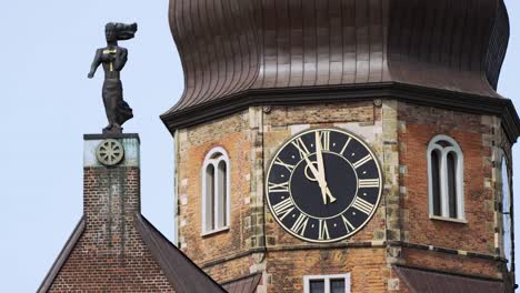 Close-view-of-St.-Katharinen-clock-in-Hamburg