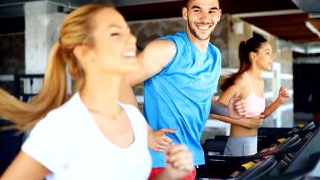 Picture-of-cheerful-fitness-team-in-gym