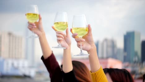 Outdoor-shot-of-young-people-toasting-drinks-at-a-rooftop-party.-Young-asian-girl-friends-hanging-out-with-drinks.-Holiday-celebration-festive-party.-Teenage-lifestyle-party.-Freedom-and-fun-outdoor.