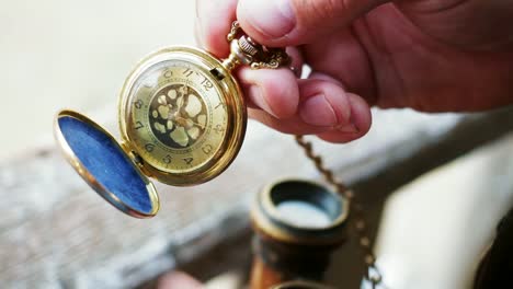 Opening-a-pocket-watch