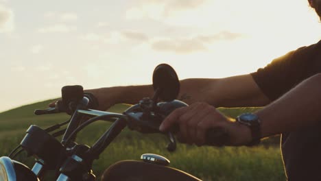 Hombre-en-motocicleta-Vintage