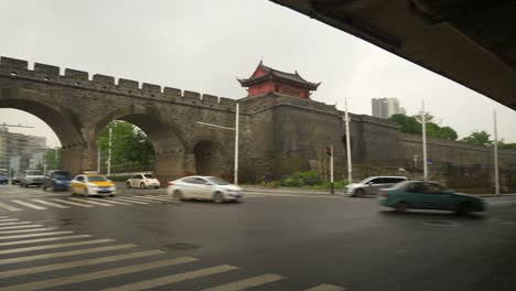 Regentag-Wuhan-Stadt-Verkehr-Straße-Brücke-Tempel-Panorama-4k-china