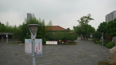 día-de-lluvia-wuhan-ciudad-famosa-antiguo-templo-Plaza-panorama-4k-china