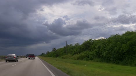 Vereinigte-Staaten-Sturm-Himmel-Sommertag-Florida-Straße-Reise-Fahrt-4-K