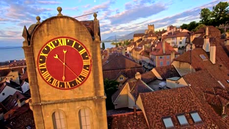 Luftaufnahme-des-Vintage-Bell-Tower-in-Neuenburg,-Schweiz