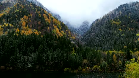 Colorful-Lake,-Waterfall,-Forest,-Mountains-At-Jiuzhaigou-In-China