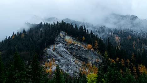 Colorful-Lake,-Waterfall,-Forest,-Mountains-At-Jiuzhaigou-In-China