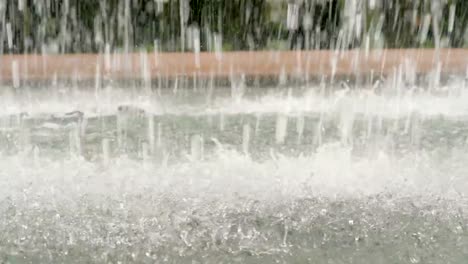 Wassertropfen-in-Brunnen---Slowmotion-60-fps