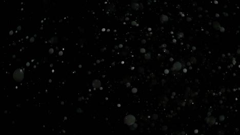 Slow-Motion-Schnee-auf-schwarzem-Hintergrund