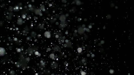 Slow-Motion-Schnee-auf-schwarzem-Hintergrund