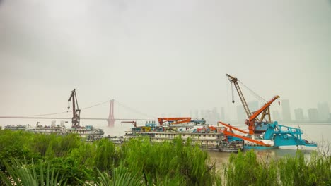 Tageszeit-Wuhan-Yangtze-Fluss-Industriekran-Schiff-Bucht-Panorama-4-k-Zeit-hinfällig,-china