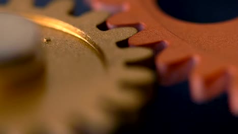 mechanism-wheels-spinning-together--close-up