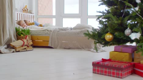 Brother-and-Sister-Sleeping-on-Christmas-Morning