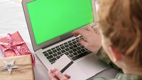 Woman-typing-on-computer-keyboard