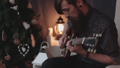 Hipster-tocando-la-guitarra-eléctrica.