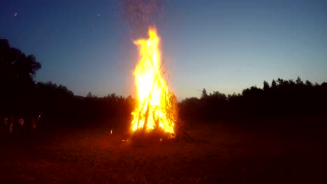 Huge-campfire