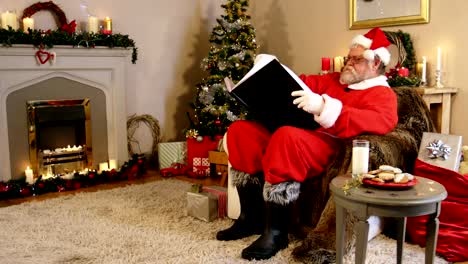 Papá-Noel-leyendo-un-libro