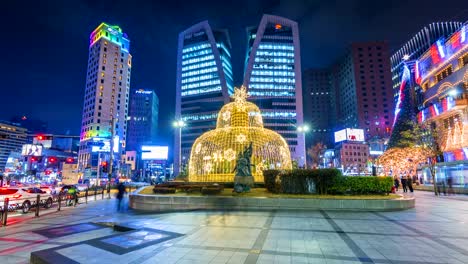 Lapso-de-tiempo-en-el-mercado-de-Myeong-dong.-Hermosa-luz-de-la-Navidad-en-Myeongdong,-gente-caminando-en-una-calle-comercial-en-la-noche,-Seúl,-Corea-del-sur