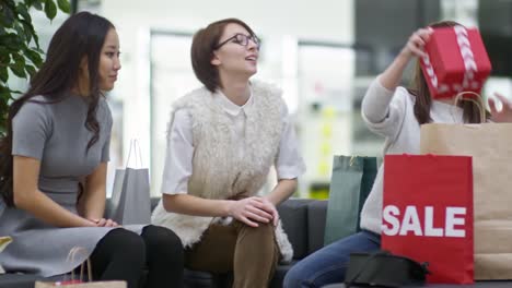 Clientes-satisfechos-sobre-las-compras-de-vacaciones