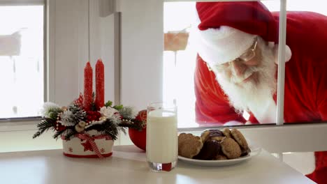 Santa-Claus-ist-im-Inneren-des-Hauses-durch-das-Fenster-suchen.