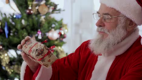 Santa-Claus-give-the-present-on-camera