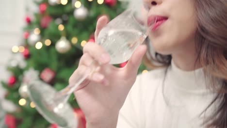 Group-of-cheerful-happy-young-Asian-woman-holding-and-drinking-glasses-of-champagne-in-christmas-party-at-home.-Lifestyle-women-celebrate-Christmas-and-New-year-concept.