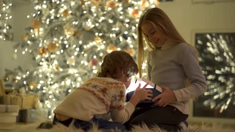 The-little-boy-and-a-girl-opening-the-gift-box