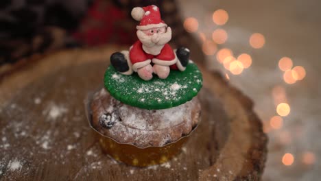 Weihnachtsmann-Cupcake