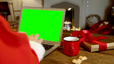 Santa-claus-using-laptop