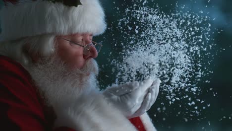 Santa-Claus-Schneetreiben-von-Händen-in-Zeitlupe