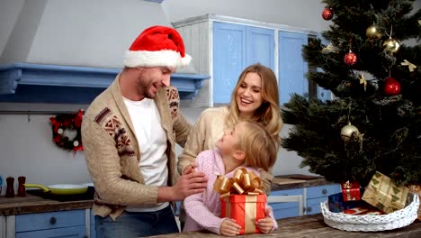 Familie-feiern-Weihnachten-und-Neujahr