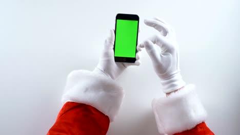 Papá-Noel-utiliza-un-smartphone,-tecla-de-chroma-50-fps