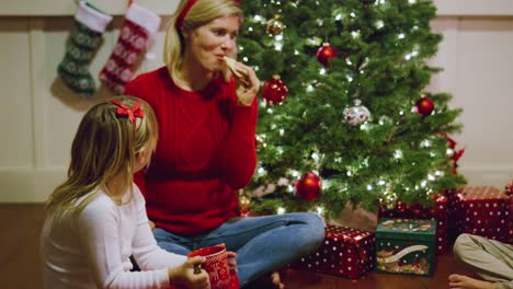 Familie-Eröffnung-Geschenke-Weihnachten