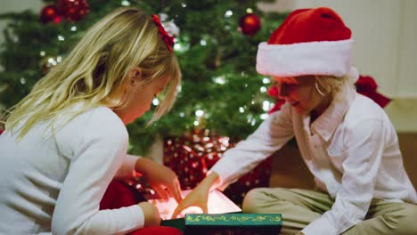 Kinder-Weihnachtsgeschenke-zu-öffnen